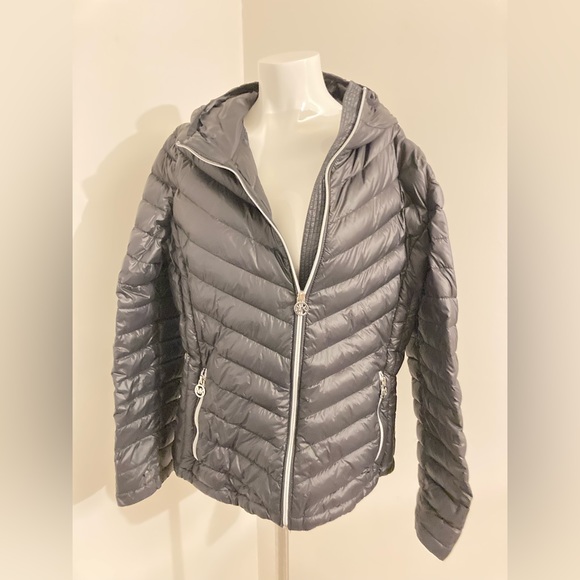 Michael Kors Lightweight Down Jacket - Picture 2 of 5